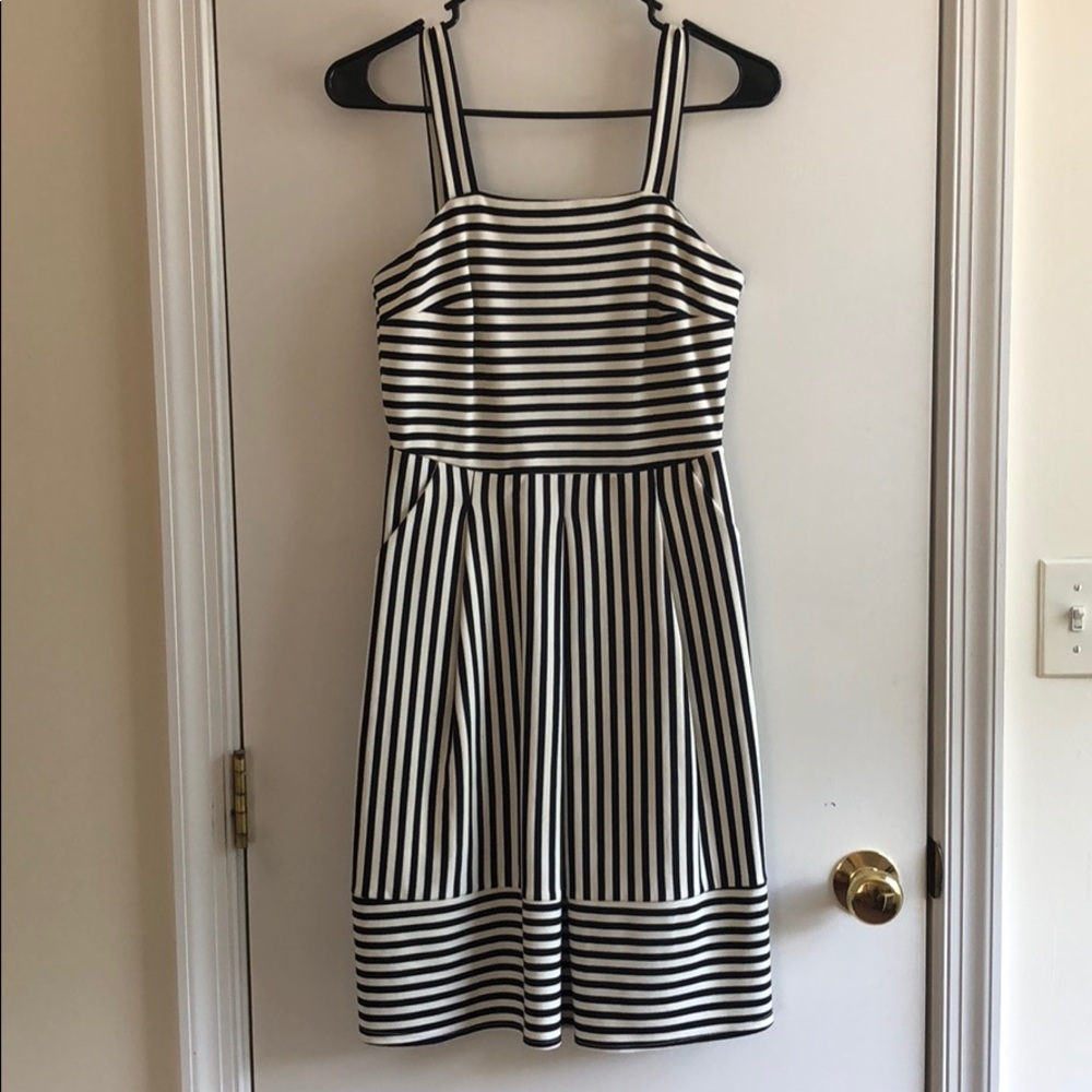 Black/white striped, lite pleats-Square neck dres